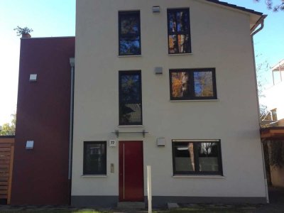 Lichtdurchfluteter Wohntraum in Köln-Junkersdorf: 4 Zimmer mit EBK, Balkon & Carport