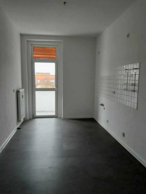 Ihr neues Zuhause! Frisch renovierte 2 Zimmer Wohnung mit Balkon