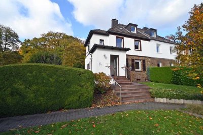 Charme trifft Saarn! Einseitig angebauter Altbau-Schatz auf tollem Grundstück