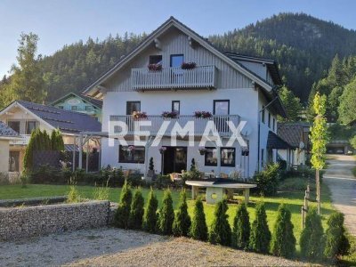 Bad Mitterndorf: Traumhaftes 400m² großes Ein-/Mehrfamilienhaus in bester Lage mit Doppelcarport