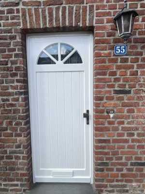 Exklusiv am Stadtwald: Frisch renovierte 2 Z.-Maisonettewohnung