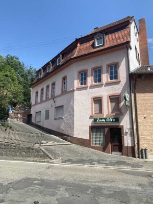 Ehemalige Gaststätte mit Ausbaureserve und vermieteter Wohnung