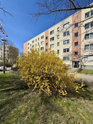 Gepflegtes Hochparterre-Apartment mit Gartenanteil – ein Stück DDR-Geschichte inklusive