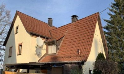 Doppelhaushälfte mit ausbaufähigem Dachboden 
sucht neuen Hausherrn mit handwerklichem Geschick ...