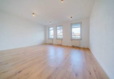 Saniertes WG-Zimmer in Citylage* 3 Badezimmer mit Wanne & Dusche * EBK * Aufzug * zentral *TOP