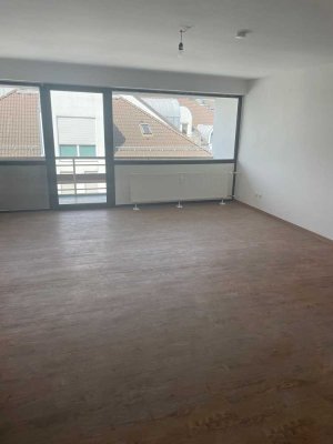 Stadt-Appartement mit großem Balkon
