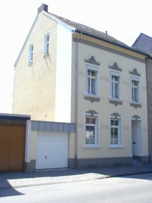 Reiheneckhaus mit Garage, EFH mit Einliegerwohnung, Altbau, von Privat