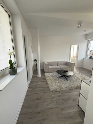 Erstbezug nach Sanierung - möblierte 2-Zimmer-Wohnung in Eimsbüttel