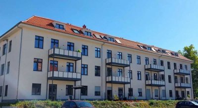 Nachmieter für 3 Raum-Dachgeschosswohnung mit gehobener Innenausstattung mit Balkon und EBK