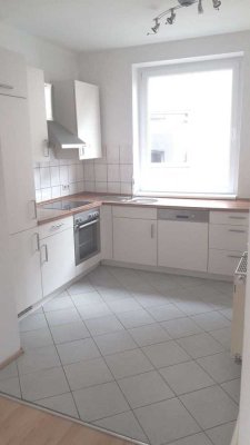 DREI ZIMMER, ruhig und zentral - WG geeignet