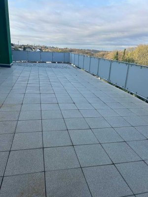 Bismarckstr. 90, Helle, renovierte 3-Zimmer Wohnung mit Dachterrasse und Balkon in Remscheid