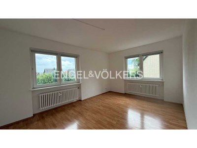 SCHÖNE 3-ZIMMER-WOHNUNG MIT BALKON