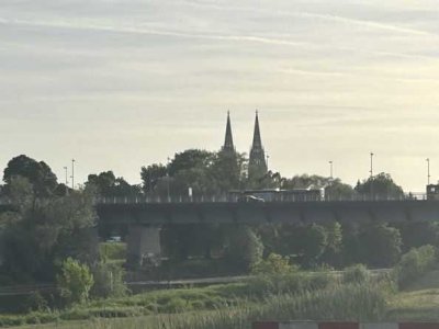 Ruhige, großzügige 4-Zimmer-Eigentumswohnung mit Süd-Loggia und Donaublick
