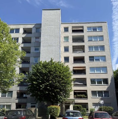 Erstbezug nach Sanierung: lichtdurchflutete 3-Zimmer-Wohnung mit Loggia
