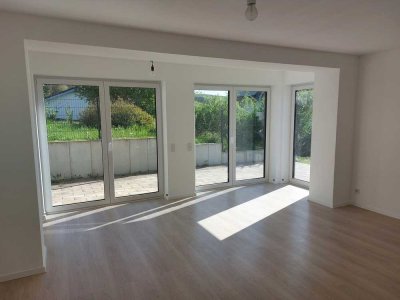 Barrierefreier Gartentraum im Grünen: Provisionsfreie 3-Zi-Erstbezugswohnung mit Terrasse