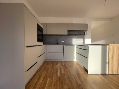 *** Familienwohnung mit Blick ins Grüne, EBK, 2 Bäder, TG mit Ladeoption ***