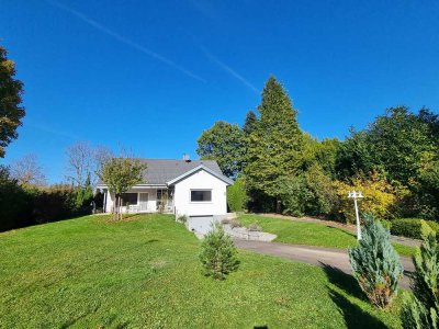 Schönes Einfamilien-Wohnhaus mit großem Grundstück auf dem Altig