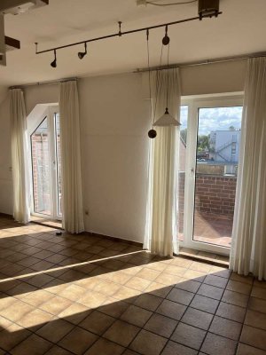 Elegante und helle Etagenwohnung mit 2 Balkonen, freigezogen.