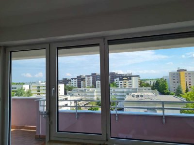 Helle 2-Zimmer-Wohnung mit Balkon im 6. OG in Germering