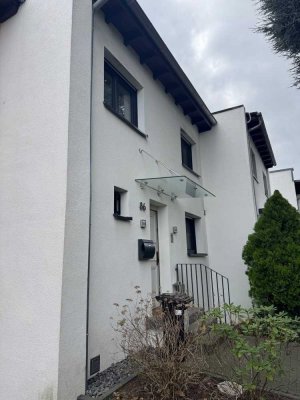 4-Zimmer Reihenhaus in Frankfurt-Nieder-Eschbach mit Garten