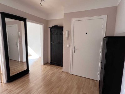 2,5-Zimmer Wohnung in Rahlstedt mit Balkon, EBK und Garage