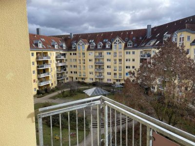 Helle Zwei-Zimmer-Wohnung mit Sonnenbalkon zu verkaufen