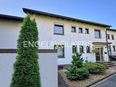 Großzügige Wohnung mit separatem Eingang und Garage