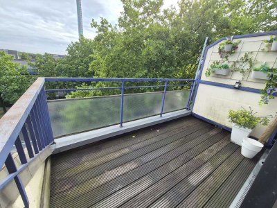 OB-Königshardt: DG-Wohnung mit Aufzug, 2 Balkonen und toller Aufteilung!