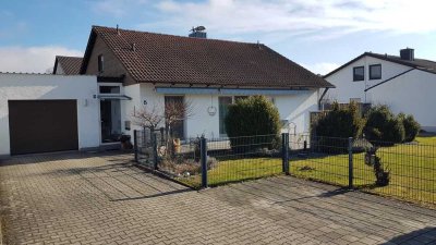 Essenbach: Gepflegter Bungalow in ruhiger Siedlungslage mit Option auf 4 Zimmer im EG