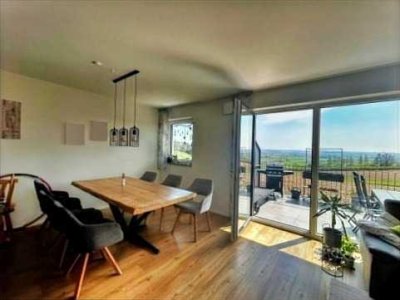 Moderne 4-Zimmerwohnung mit Garage und Carport - Großzügiger Balkon mit Blick ins Isartal