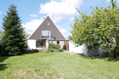 Tornesch - großzügig und schön wohnen in TOP-Lage mit Vollkeller u. Garage