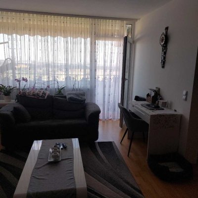 HATTERSHEIM-PENTHOUSE-STIL: Große und helle 3 ZW mit großem Sonnen-Balkon