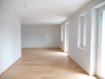 Ettlingen Altstadt: 2-Zimmer-Wohnung mit luxuriöser Innenausstattung mit Balkon und EBK