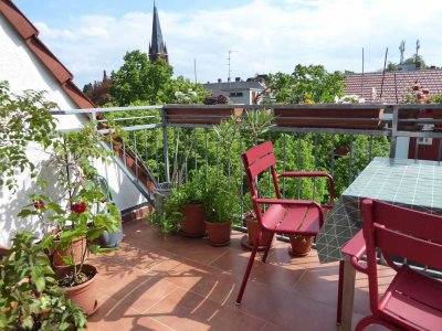 Top-Lage Friedenau: Wunderschöne DG-Wohnung mit großer Süd-Terrasse
