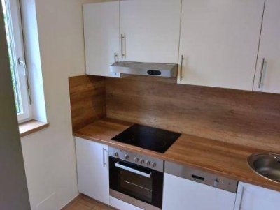 Ruhiger 3 ZIMMER-NEUBAU + West-Balkon + extra Küche möbliert + Bad mit Dusche/Fenster + extra WC!
