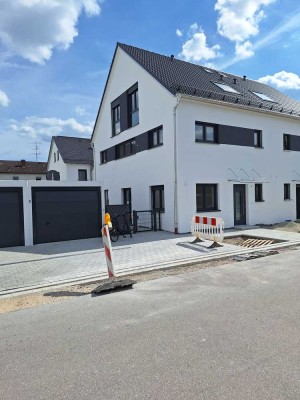Erstbezug große neu gebaute DHH in Neufahrn b. Freising