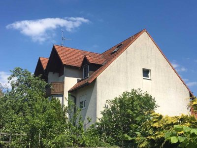 Schöne vier Zimmer Dachgeschoss-Wohnung in Rattelsdorf-Ebing