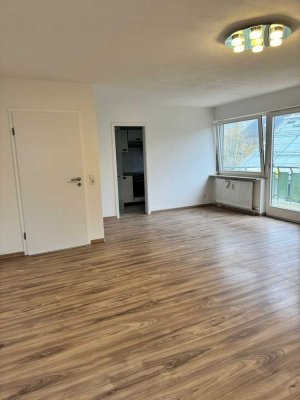 Moderne 2-Zimmer-Wohnung mit Balkon und Stellplatz in Kirchheim-Jesingen