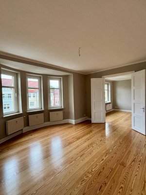Attraktive 4-Zimmer-Wohnung mit Loggia u. EBK
