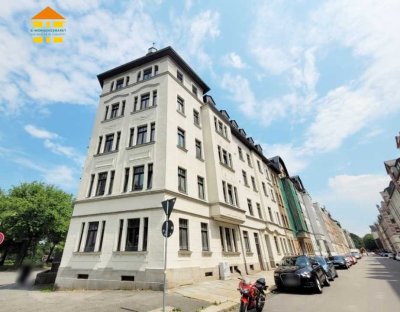 *Teil-möblierte Wohnung in zentraler Lage mit Einbauküche & Terrasse*