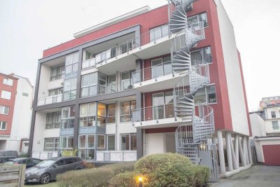Helle und moderne 3-Zimmer Maisonette-Wohnung im 2. und 3. OG mit Balkon in Elmshorn