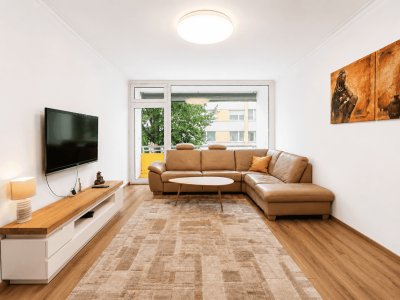 Modernisierte 4 Zimmer Wohnung mit 4 Loggien