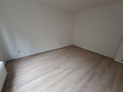 gemütliche 3,5 Raum EG-Wohnung mit Balkon! Stadtnah!