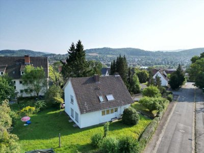 Renovierungsbedürftige 4-Zimmer-Wohnung  mit Balkon, Garten und Garage  im Zweifamilienhaus in Witze