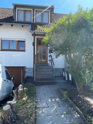 Freundliches 6-Zimmer-Reihenhaus mit EBK in Karlsruhe Oberreut