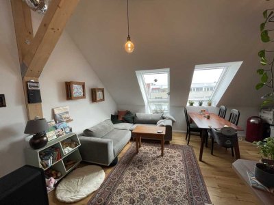 [Befristet] Helle Renovierte Dachgeschosswohnung zur Zwischenmiete (Nov-Jan)