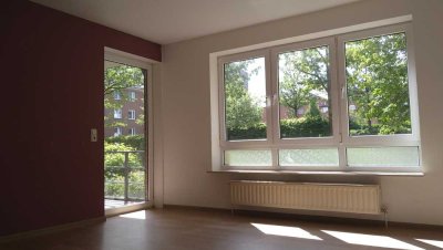 Helle 3-Zi-EG-Whg. (Süd-West-Lage) am Naturschutzgebiet "Twedter Feld" mit EBK, Wannenbad & Freisitz