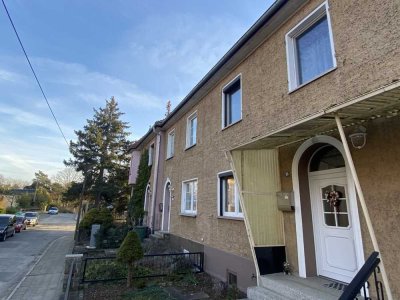 Jüterbog: Schönes Haus mit gepflegtem Garten und Ausbaureserve