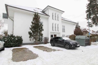 Charmantes Wohnen im Grünen – barrierefreie Erdgeschosswohnung mit eigener Terrasse in Grünheide