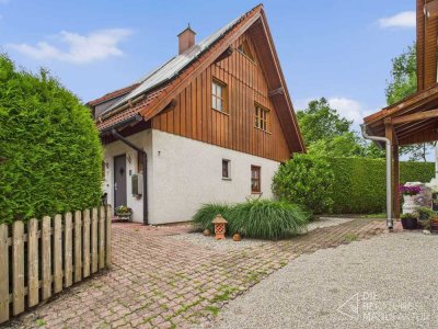 Top-gepflegtes mehrstöckiges Einfamilienhaus mit Gartenidylle und gemütlichem Landhausstil